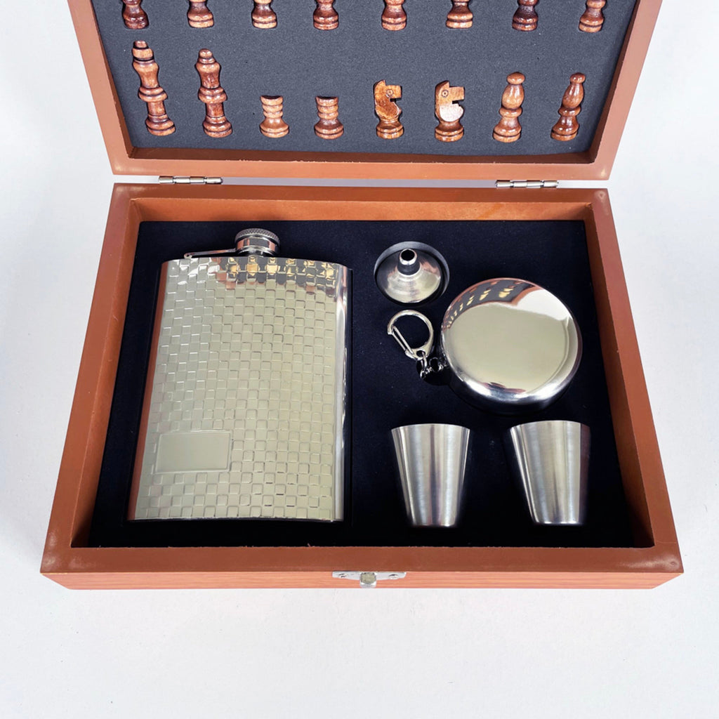 Silver Hip Flask And Chess Set MEN CAVE at World Of Decor NZ