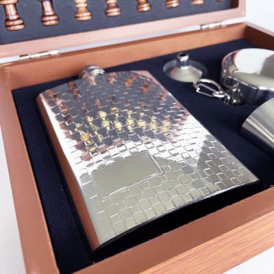 Silver Hip Flask And Chess Set MEN CAVE at World Of Decor NZ